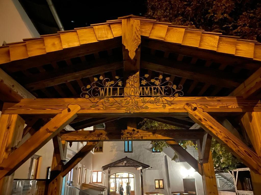 Landgasthaus Zur Linde Pleiskirchen Exterior foto